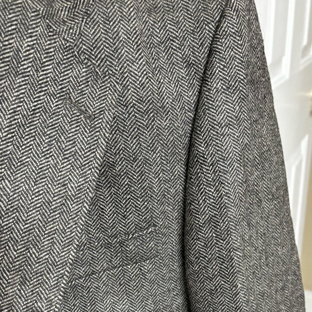 Structure Men’s wool herringbone sports jacket. 44R Good Condition. Putty color